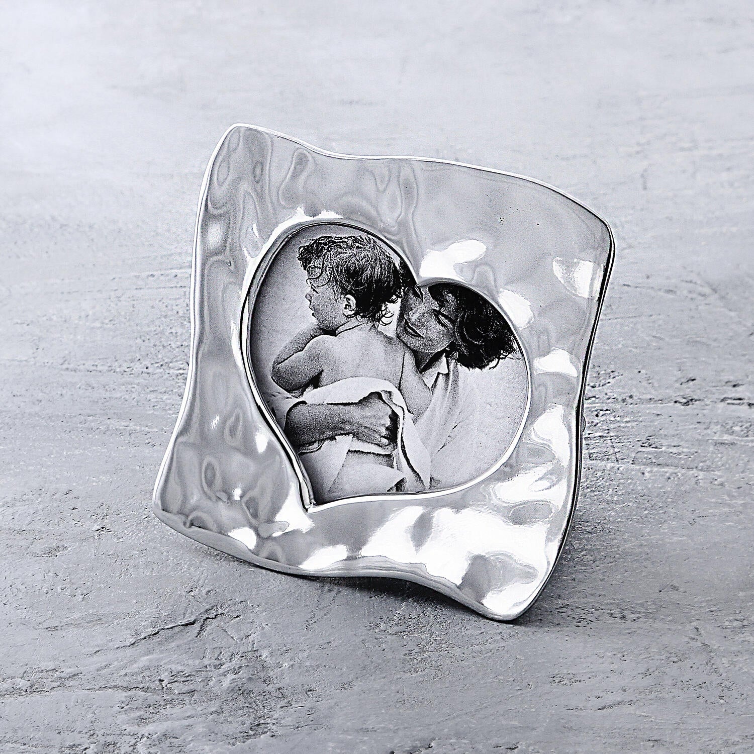 Curved Heart 5x5 Frame by Beatriz Bal